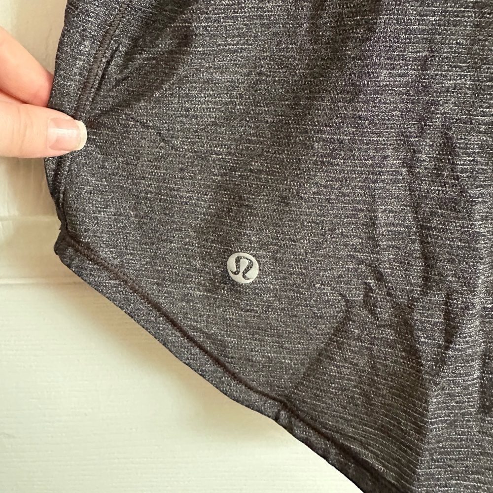 Lululemon tank top with key hole back